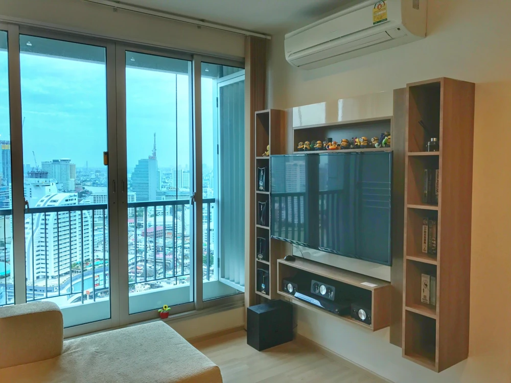 For sale or rent: Rhythm Sathon condo, spacious unit with ample living space, 33rd floor with high-floor views. Book yours today!