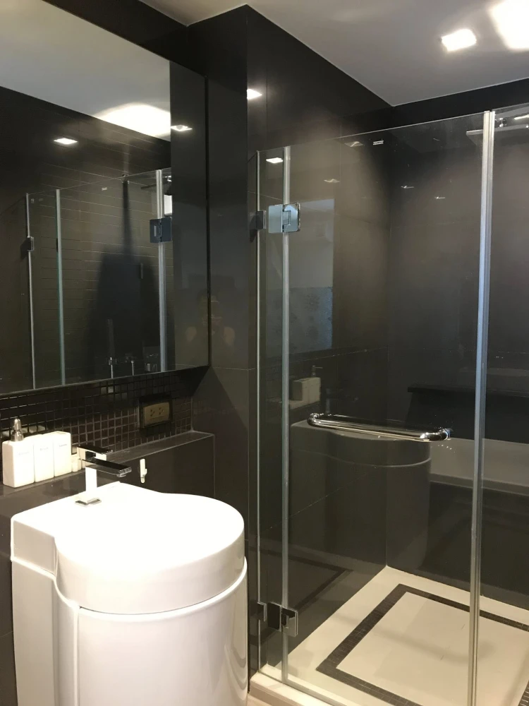 For sale or rent: Rhythm Sathon condo, spacious unit with ample living space, 33rd floor with high-floor views. Book yours today!