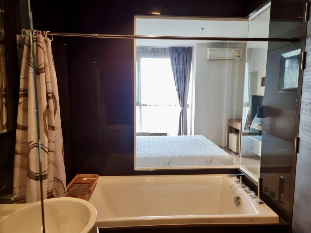 For sale, for rent, Rhythm Sathorn condo, ready to move in, complete facilities, hurry up and reserve, don't miss out.