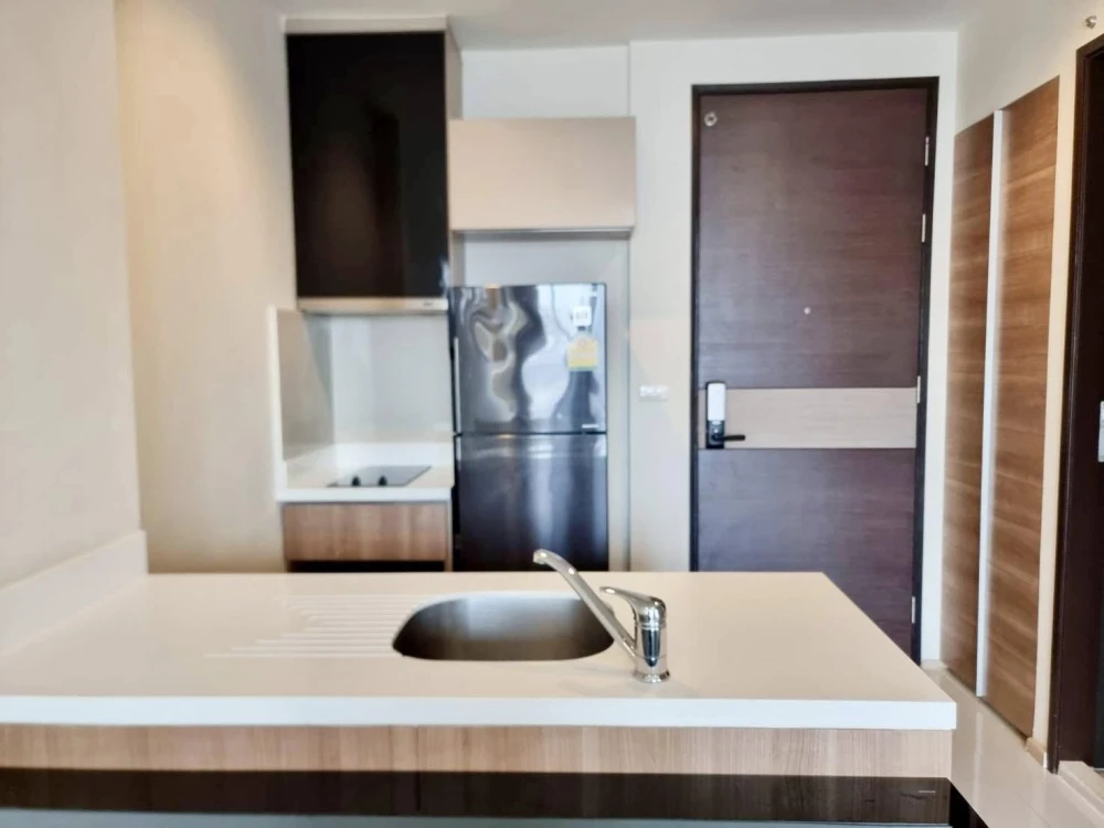 For sale, for rent, Rhythm Sathorn condo, ready to move in, complete facilities, hurry up and reserve, don't miss out.