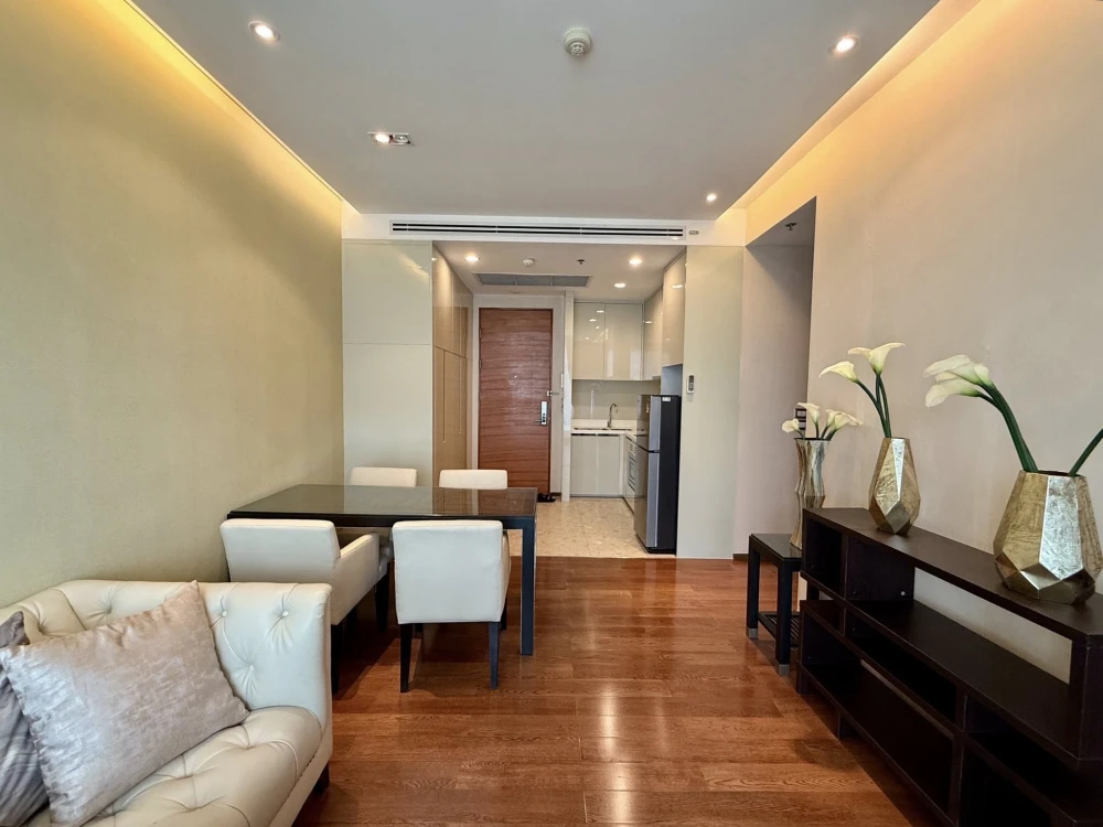 For sale or rent: The Address Sukhumvit 28 condo. Corner unit offering privacy and spacious living area. Book now, don't miss out!