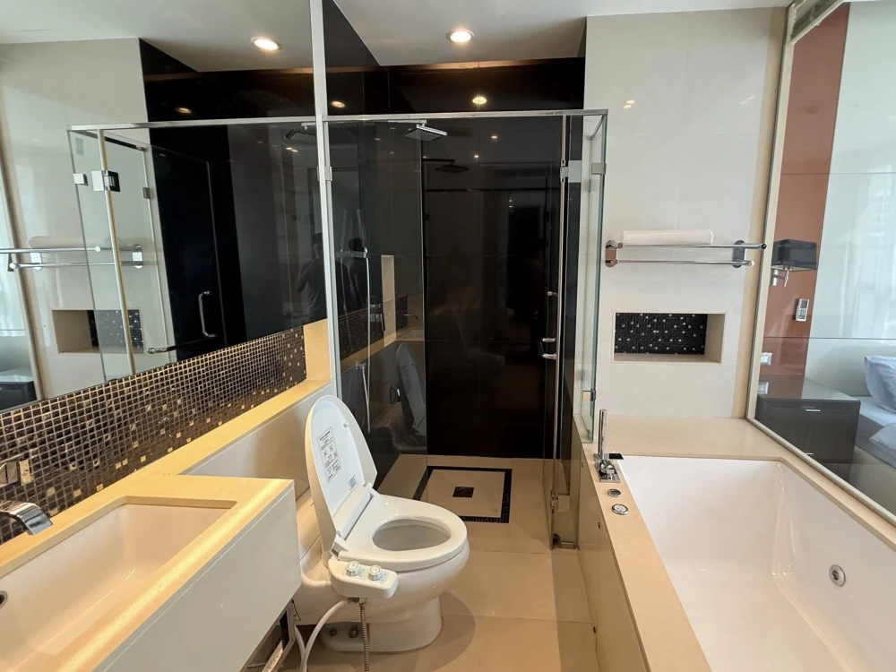 For sale or rent: The Address Sukhumvit 28 condo. Corner unit offering privacy and spacious living area. Book now, don't miss out!