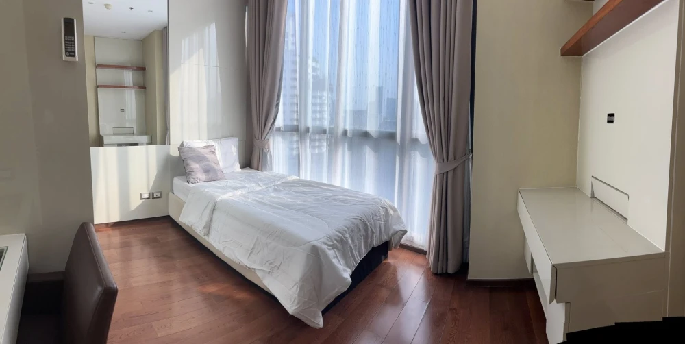 For sale or rent: The Address Sukhumvit 28 condo. Corner unit offering privacy and spacious living area. Book now, don't miss out!