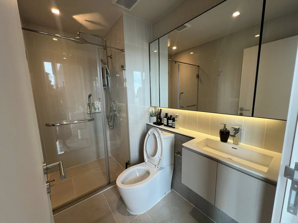 For sale or rent: The Reserve Phahol - Pradipat condo, duplex corner unit, high ceiling, 16th floor, two-sided view with floor-to-ceiling windows, uno