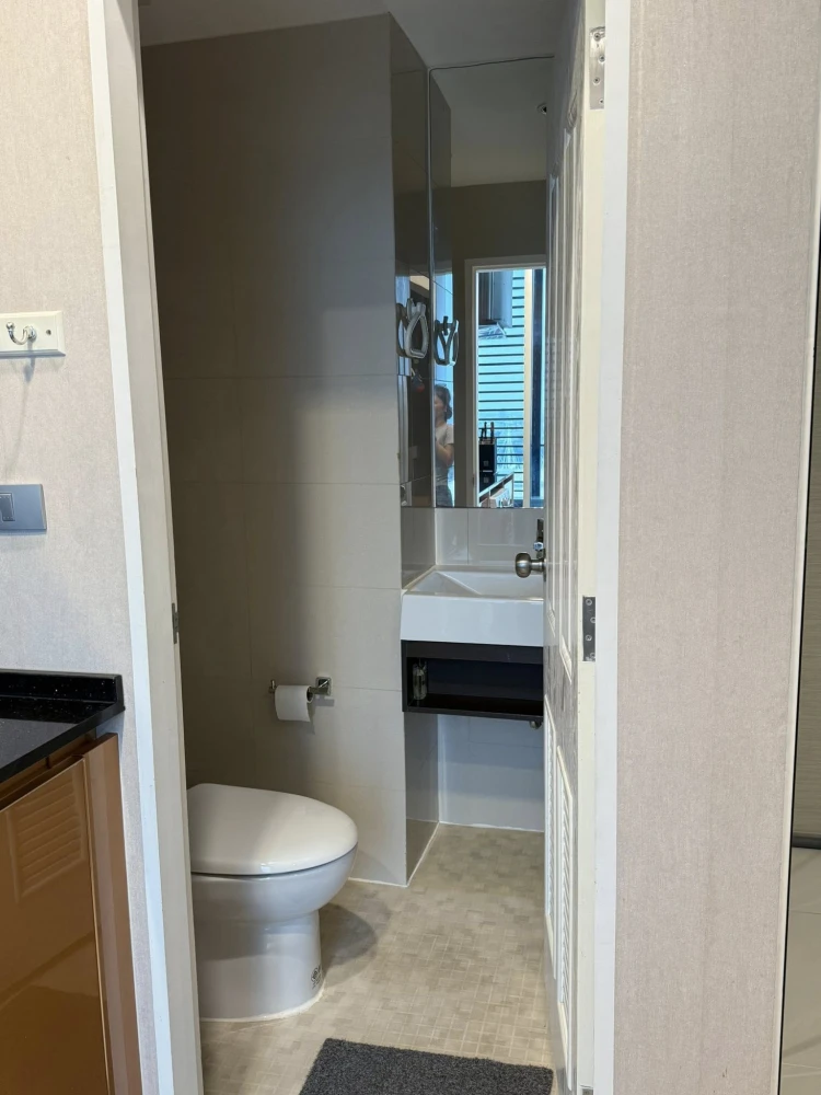 Condo for sale or rent: The Sky Sukhumvit. Large, comfortable room with a walk-in closet. Hurry and reserve now! Don't miss out!