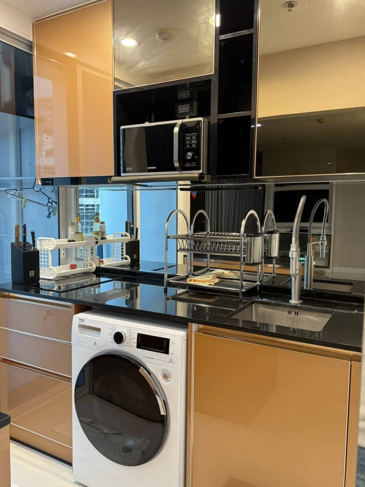 Condo for sale or rent: The Sky Sukhumvit. Large, comfortable room with a walk-in closet. Hurry and reserve now! Don't miss out!