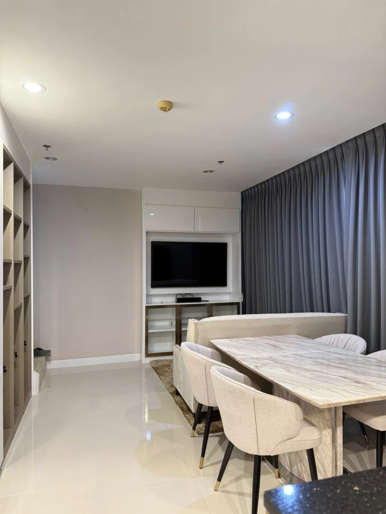 Condo for sale or rent: The Sky Sukhumvit. Large, comfortable room with a walk-in closet. Hurry and reserve now! Don't miss out!