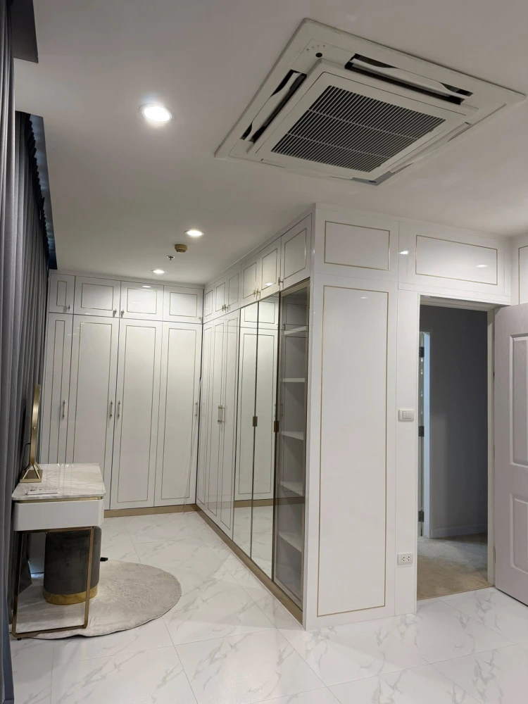 Condo for sale or rent: The Sky Sukhumvit. Large, comfortable room with a walk-in closet. Hurry and reserve now! Don't miss out!