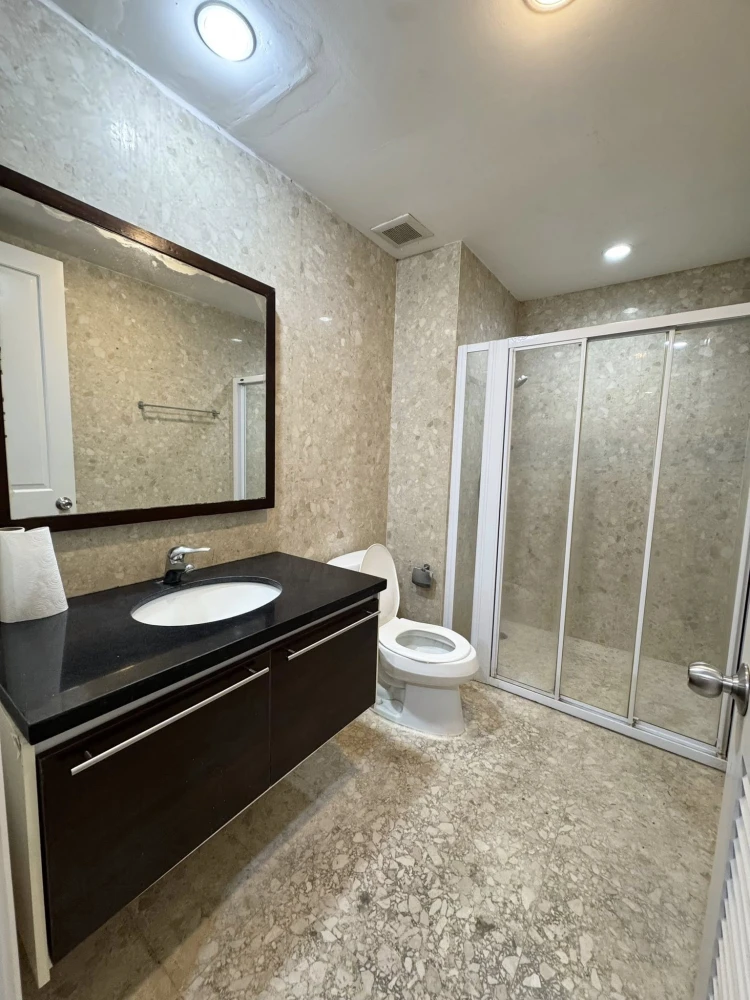 For sale or rent: Wattana Suite Condo. Spacious rooms with ample living space and complete amenities. Book now!