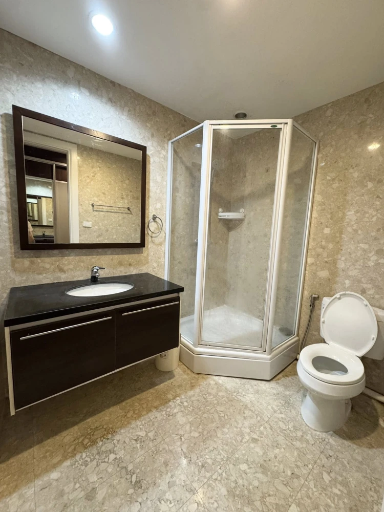For sale or rent: Wattana Suite Condo. Spacious rooms with ample living space and complete amenities. Book now!