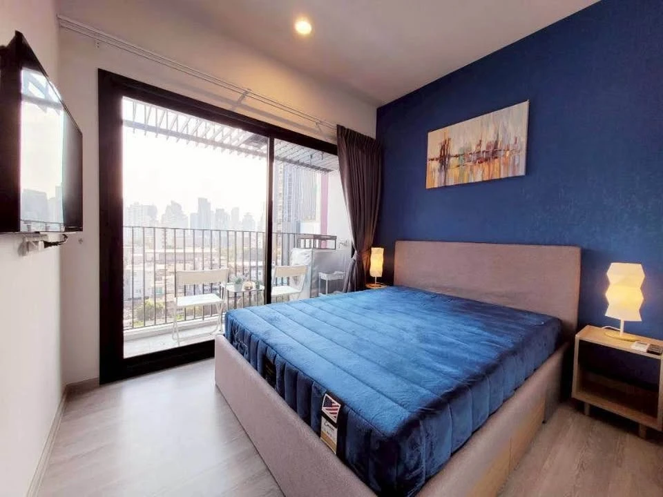 For Sale/Rent: XT Ekkamai condo. Fully furnished and equipped with all appliances—move-in ready. Secure yours today!