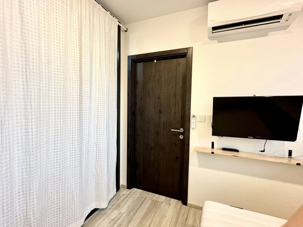 For sale or rent: XT Huai Khwang Condo, ready to move in, fully furnished, amazing price! Book now, don't miss out!
