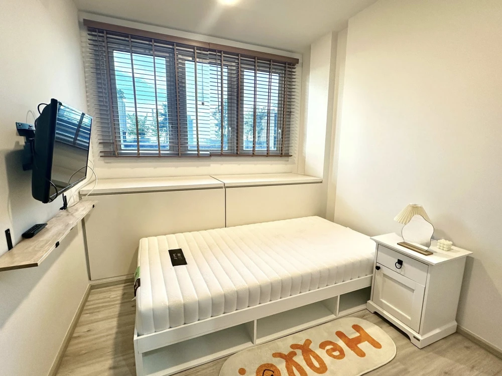 For sale or rent: XT Huai Khwang Condo, ready to move in, fully furnished, amazing price! Book now, don't miss out!