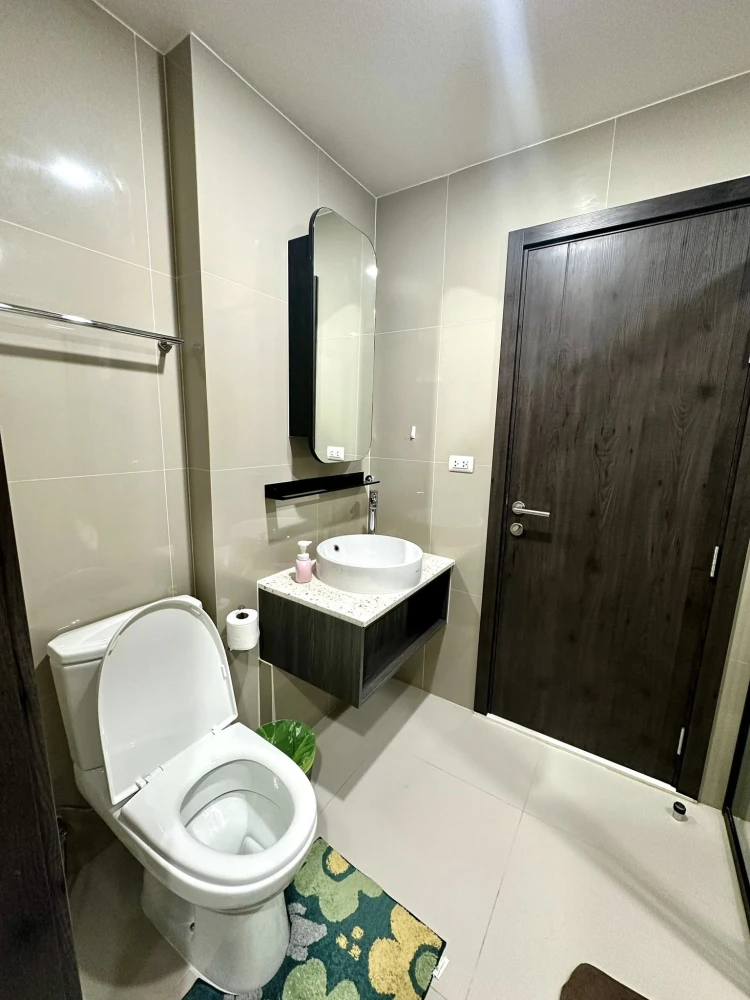 For sale or rent: XT Huai Khwang Condo, ready to move in, fully furnished, amazing price! Book now, don't miss out!