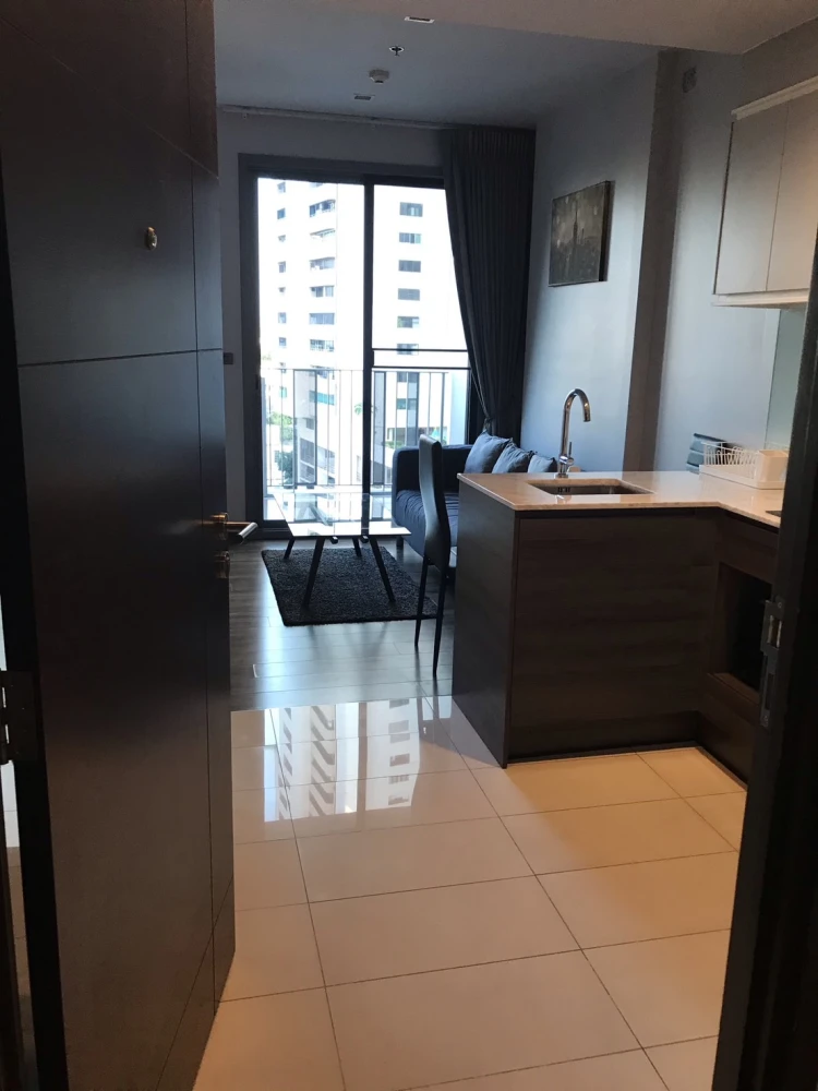 For sale or rent!! Condo Ceil by Sansiri Ekamai, 8th floor, beautiful and very livable. Fully furnished, ready to move in. Reserve now!!