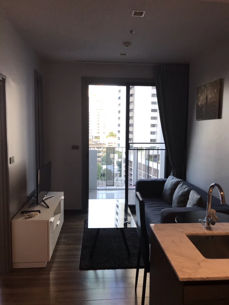 For sale or rent!! Condo Ceil by Sansiri Ekamai, 8th floor, beautiful and very livable. Fully furnished, ready to move in. Reserve now!!