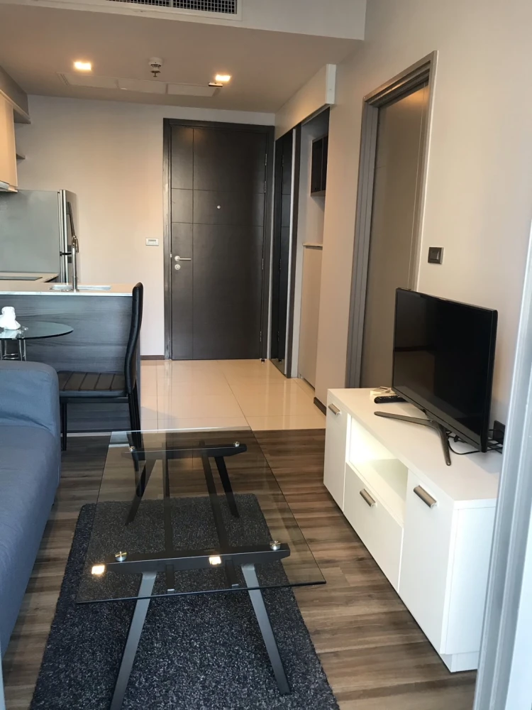 For sale or rent!! Condo Ceil by Sansiri Ekamai, 8th floor, beautiful and very livable. Fully furnished, ready to move in. Reserve now!!
