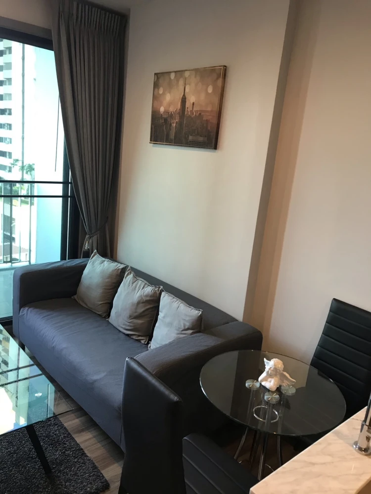 For sale or rent!! Condo Ceil by Sansiri Ekamai, 8th floor, beautiful and very livable. Fully furnished, ready to move in. Reserve now!!