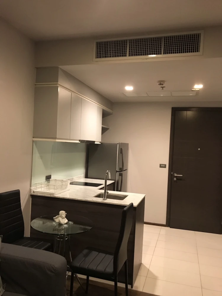 For sale or rent!! Condo Ceil by Sansiri Ekamai, 8th floor, beautiful and very livable. Fully furnished, ready to move in. Reserve now!!