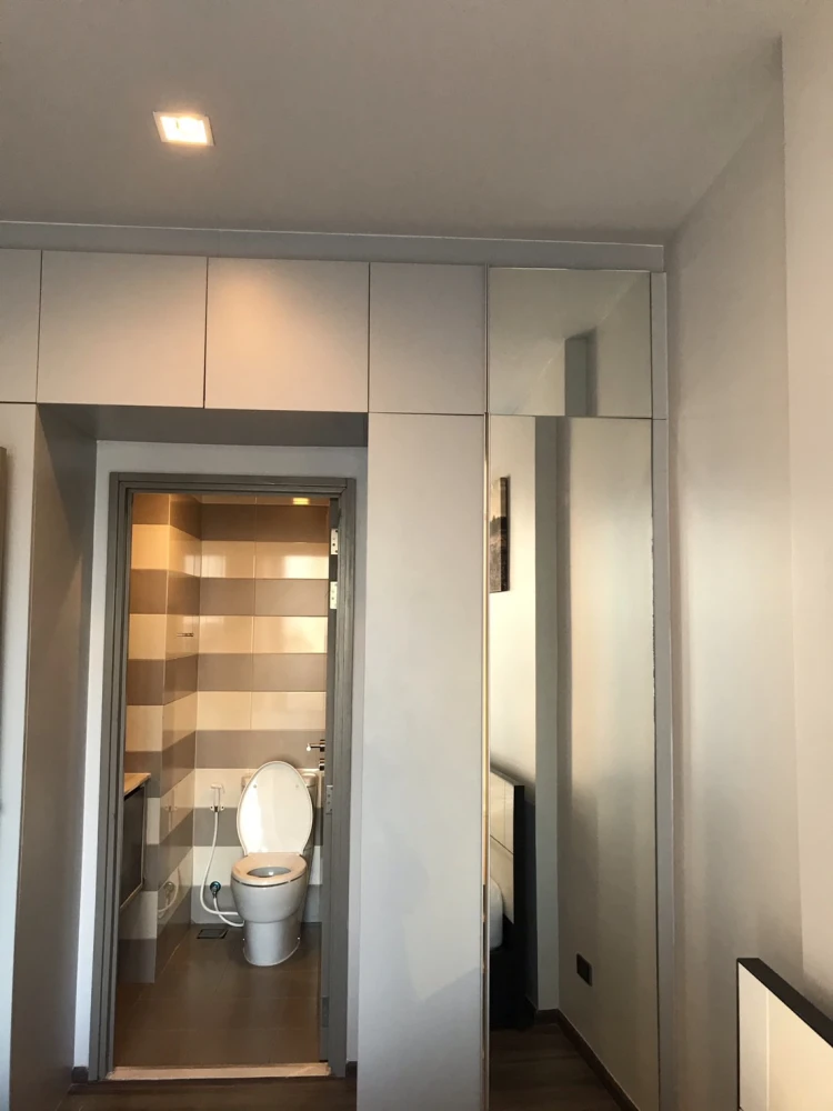 For sale or rent!! Condo Ceil by Sansiri Ekamai, 8th floor, beautiful and very livable. Fully furnished, ready to move in. Reserve now!!