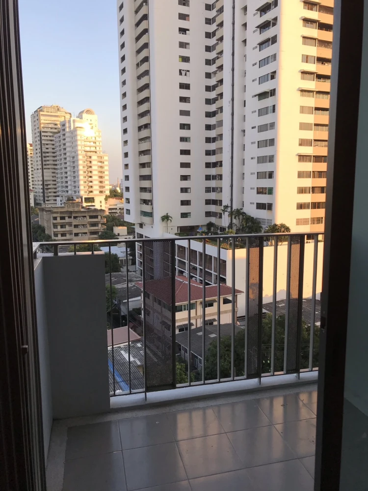 For sale or rent!! Condo Ceil by Sansiri Ekamai, 8th floor, beautiful and very livable. Fully furnished, ready to move in. Reserve now!!