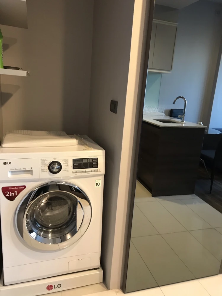 For sale or rent!! Condo Ceil by Sansiri Ekamai, 8th floor, beautiful and very livable. Fully furnished, ready to move in. Reserve now!!