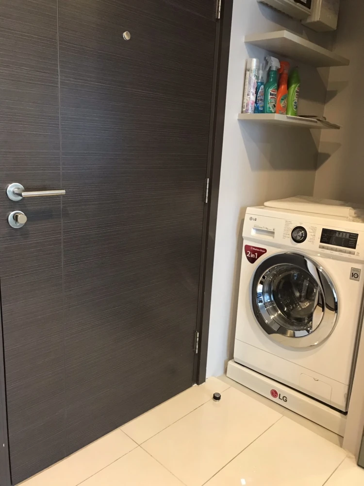 For sale or rent!! Condo Ceil by Sansiri Ekamai, 8th floor, beautiful and very livable. Fully furnished, ready to move in. Reserve now!!