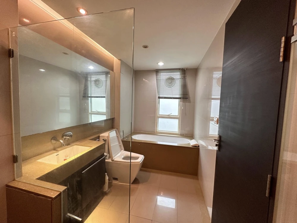 Condo for sale or rent, The Address, Pathumwan, beautiful room, good location, near BTS, convenient to travel, ready to move in, book now!
