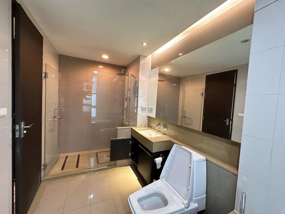Condo for sale or rent, The Address, Pathumwan, beautiful room, good location, near BTS, convenient to travel, ready to move in, book now!