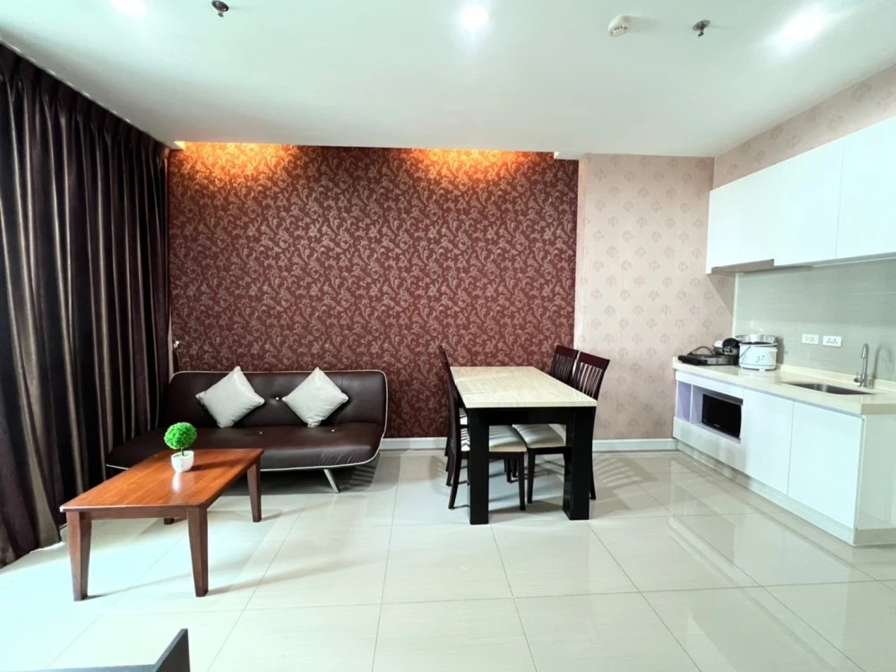 For sale, for rent!! T.C. Green Condo, 6th floor, Building D, corner room, beautifully decorated, ready to move in, don't miss it!!