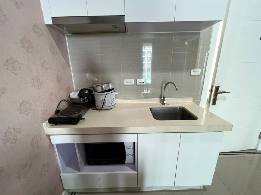 For sale, for rent!! T.C. Green Condo, 6th floor, Building D, corner room, beautifully decorated, ready to move in, don't miss it!!