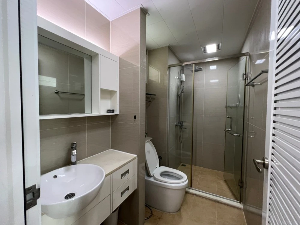 For sale, for rent!! T.C. Green Condo, 6th floor, Building D, corner room, beautifully decorated, ready to move in, don't miss it!!