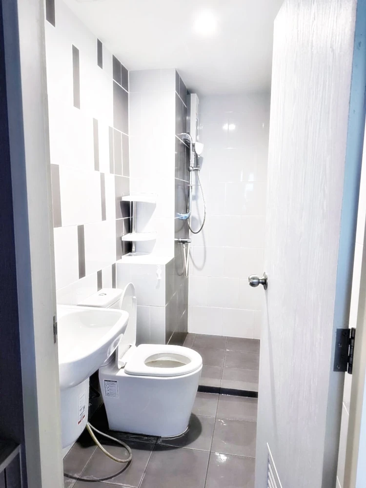 For sale or rent!! Niche ID Pakkret Station Condo, 16th floor, swimming pool view, beautiful and comfortable room, great price, reserve now!!