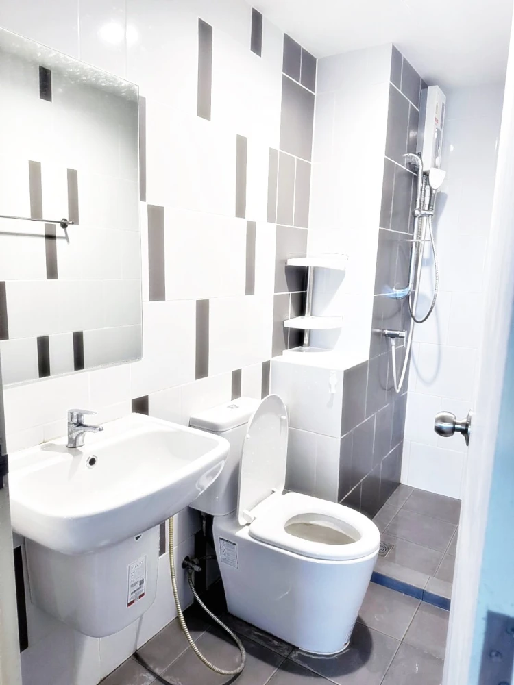 For sale or rent!! Niche ID Pakkret Station Condo, 16th floor, swimming pool view, beautiful and comfortable room, great price, reserve now!!