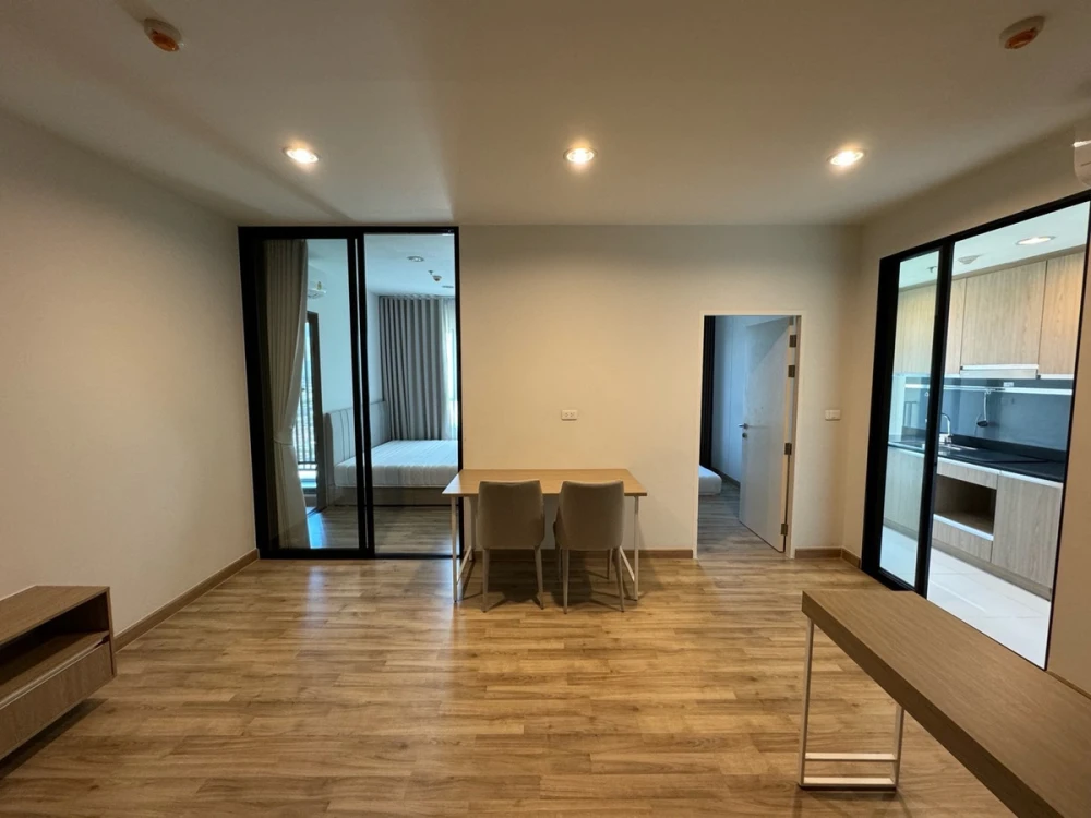 For sale or rent: Niche Mono Sukhumvit Bearing condo. Spacious unit with ample living space on the 31st floor, offering great views. Book now, don't w