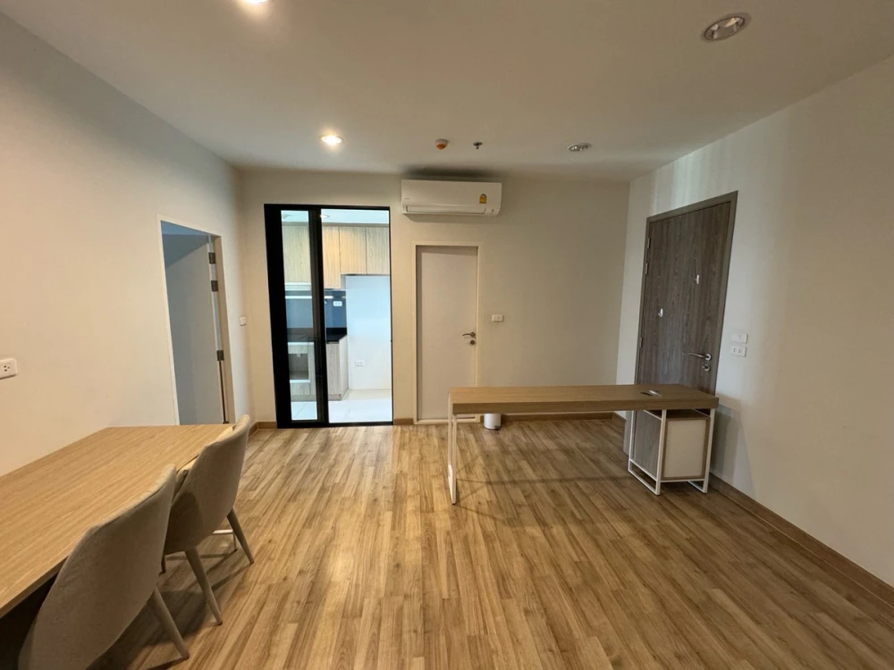 For sale or rent: Niche Mono Sukhumvit Bearing condo. Spacious unit with ample living space on the 31st floor, offering great views. Book now, don't w