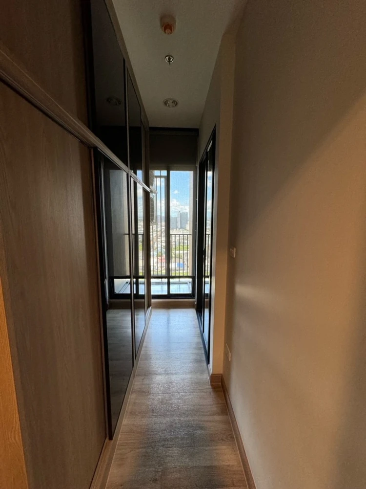 For sale or rent: Niche Mono Sukhumvit Bearing condo. Spacious unit with ample living space on the 31st floor, offering great views. Book now, don't w