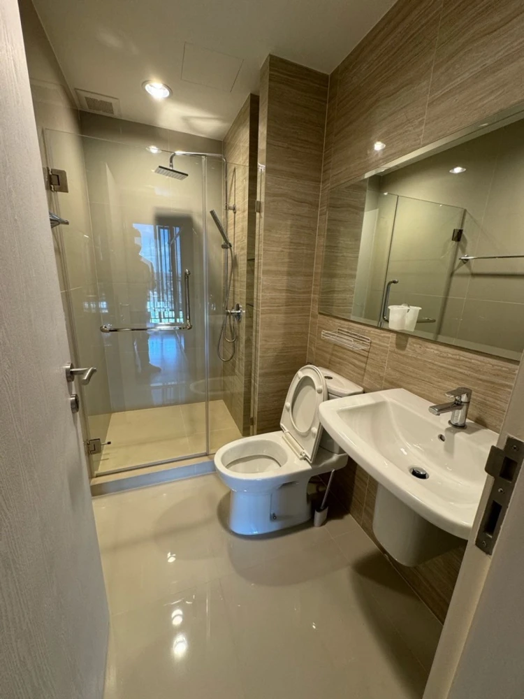 For sale or rent: Niche Mono Sukhumvit Bearing condo. Spacious unit with ample living space on the 31st floor, offering great views. Book now, don't w