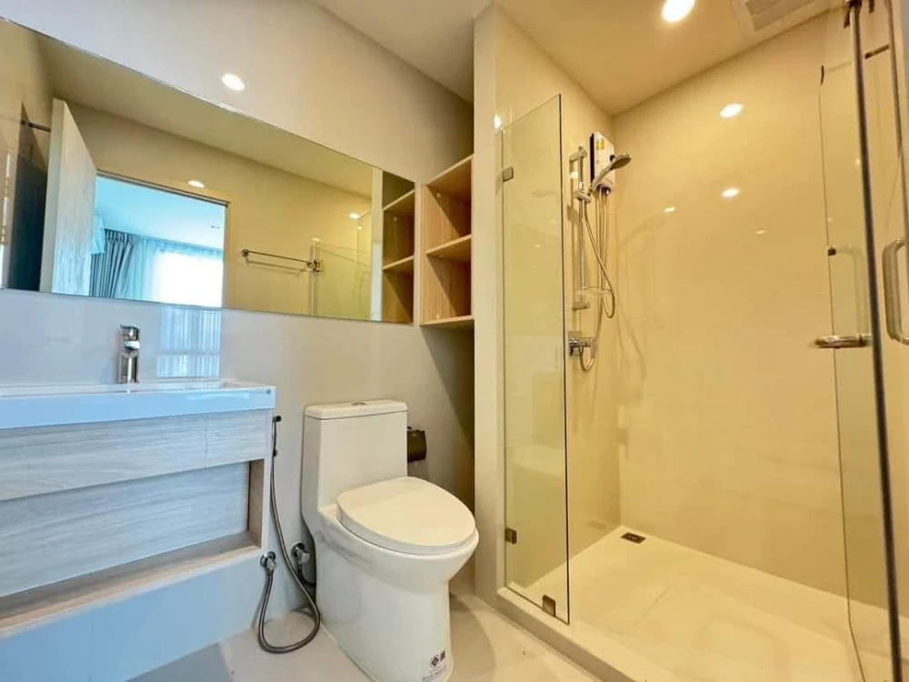 For sale, for rent, New Noble Ratchada-Ladprao condo, 1 bedroom, swimming pool view, good location, just bring your own things, move in now.