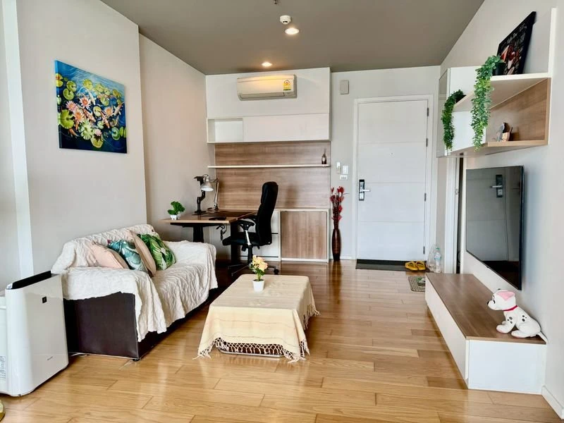 Condo for sale/rent: Blox 77. Spacious, ready-to-move-in unit, fully furnished, high floor, comfortable living. Reserve now!