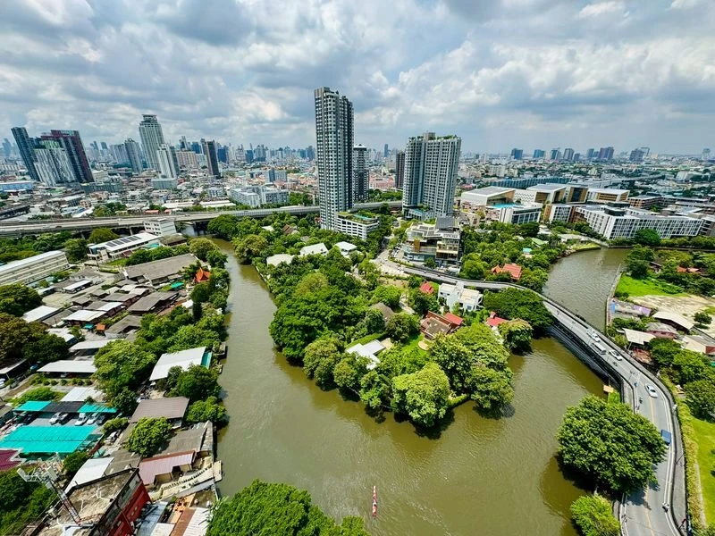 Condo for sale/rent: Blox 77. Spacious, ready-to-move-in unit, fully furnished, high floor, comfortable living. Reserve now!