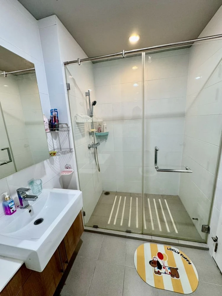 Condo for sale/rent: Blox 77. Spacious, ready-to-move-in unit, fully furnished, high floor, comfortable living. Reserve now!