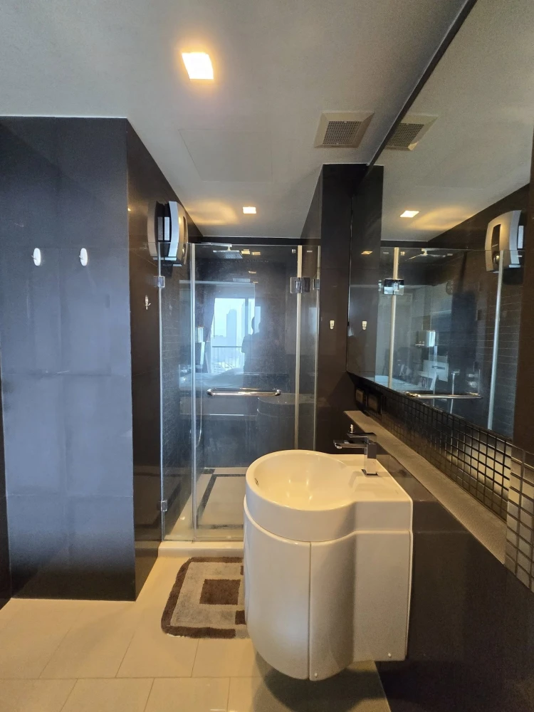 For sale, for rent, Rhythm Sathorn Condo, beautifully decorated room, well-built, 37th floor, river view, must book now.