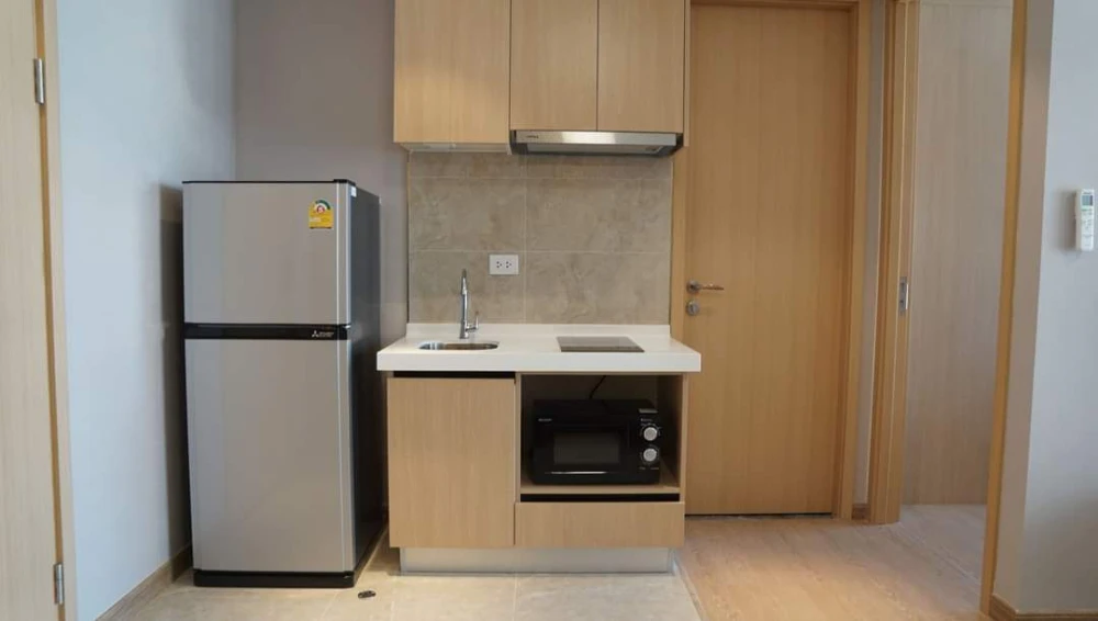Condo for sale, Regal Sathorn-Narathiwat 15, Mahanakhon building view, wallpaper throughout the room, hurry to reserve now.