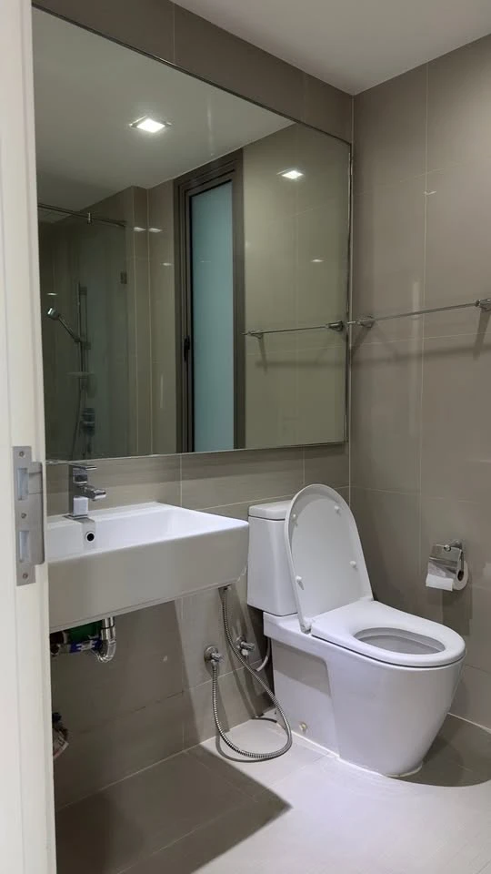 For sale, for rent, Condo Starview, 2 bedrooms, 2 bathrooms, bedroom decorated with awesome wallpaper, don't miss it.