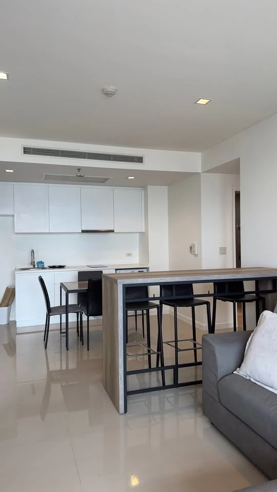 For sale, for rent, Condo Starview, 2 bedrooms, 2 bathrooms, bedroom decorated with awesome wallpaper, don't miss it.