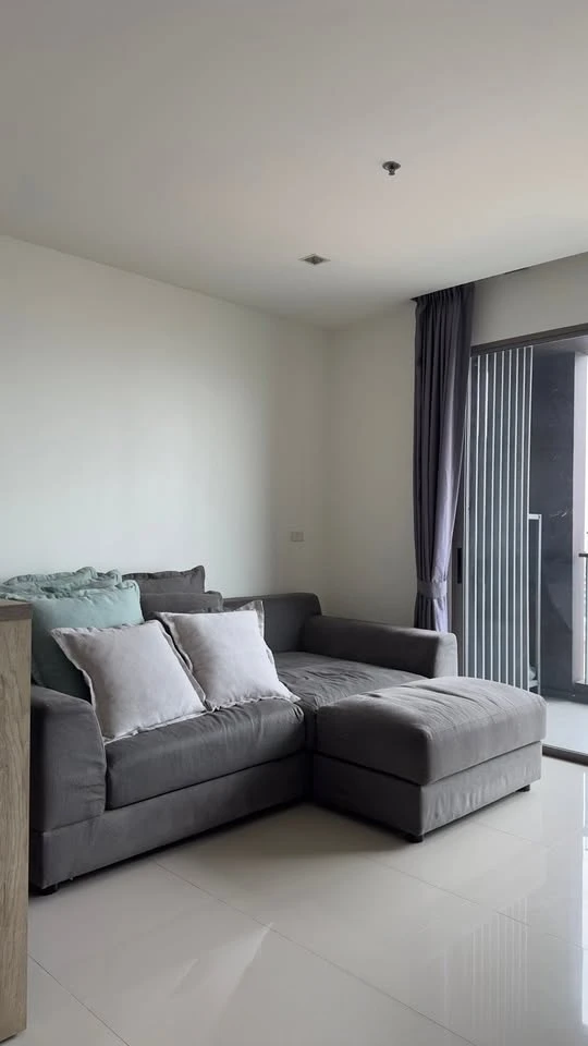 For sale, for rent, Condo Starview, 2 bedrooms, 2 bathrooms, bedroom decorated with awesome wallpaper, don't miss it.