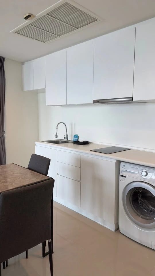 For sale, for rent, Condo Starview, 2 bedrooms, 2 bathrooms, bedroom decorated with awesome wallpaper, don't miss it.