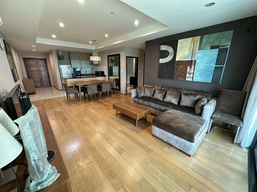 Sell for rent!! Sathorn Gardens Condo, a luxury condominium in the heart of the city. Elegant, stylish, hurry up to reserve!!