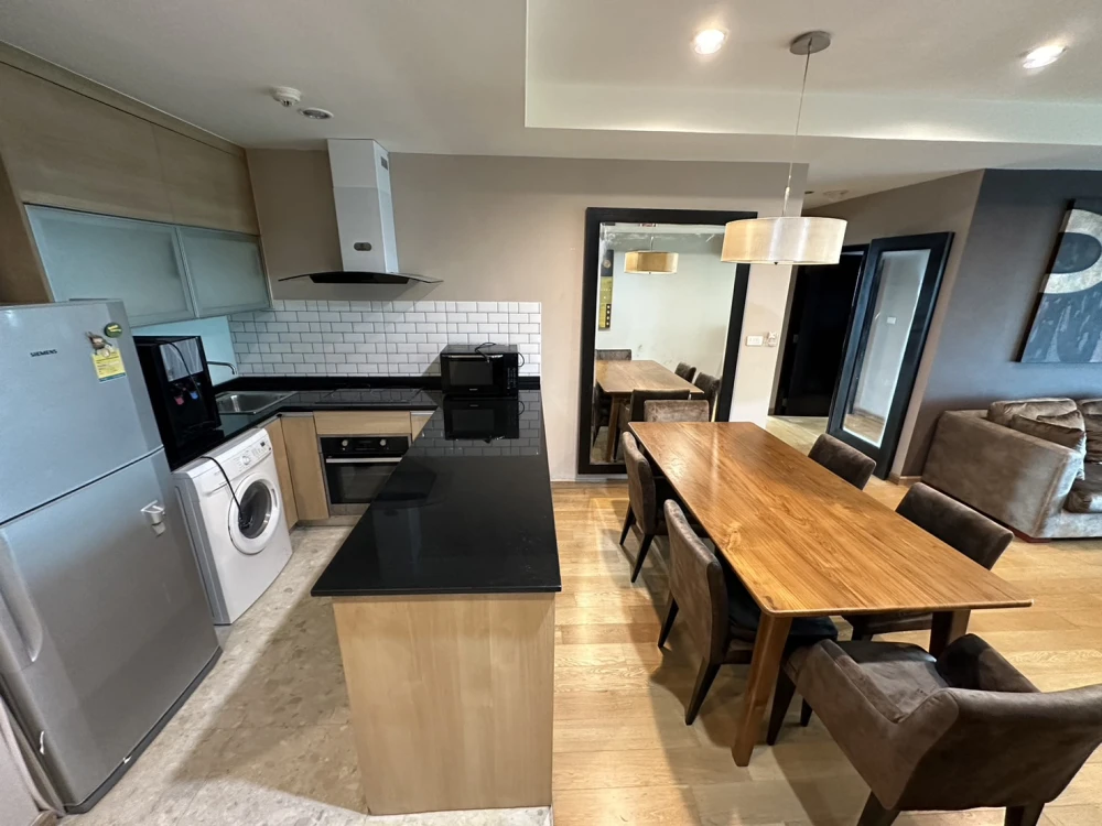 Sell for rent!! Sathorn Gardens Condo, a luxury condominium in the heart of the city. Elegant, stylish, hurry up to reserve!!